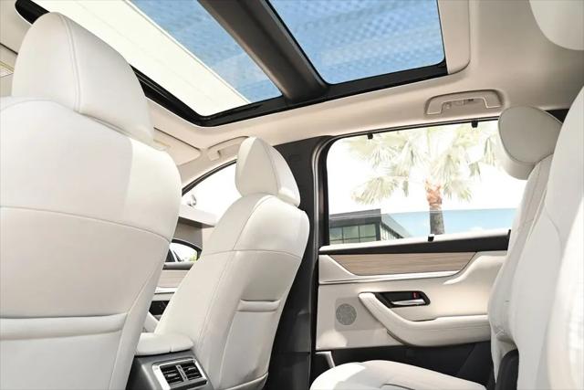 2024 Mazda X-90 Premium Plus
