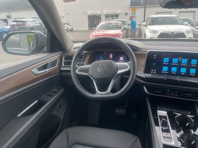 2026 Volkswagen Atlas SE with Technology