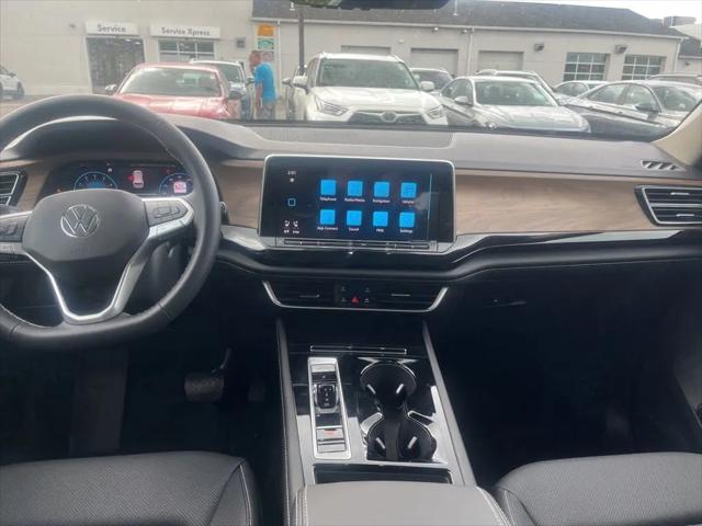 2026 Volkswagen Atlas SE with Technology