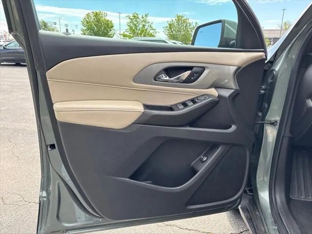 2023 Chevrolet Traverse AWD LT Leather