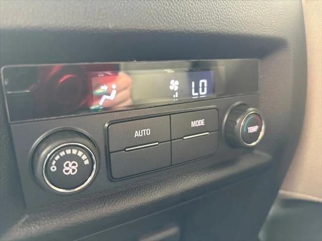 2023 Chevrolet Traverse AWD LT Leather