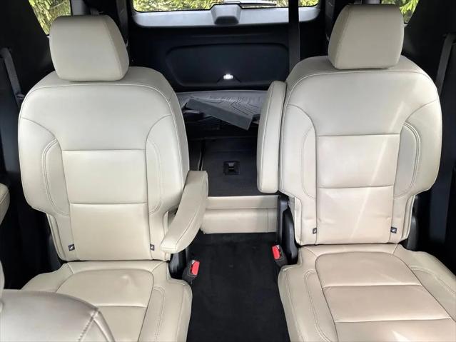 2023 Chevrolet Traverse AWD LT Leather