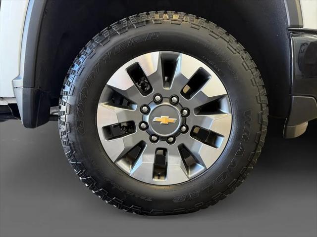 2024 Chevrolet Silverado 2500HD 4WD Double Cab Standard Bed Custom