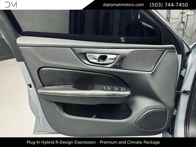 2022 Volvo S60 Recharge T8 R-Design Expression Extended Range