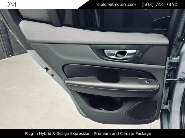 2022 Volvo S60 Recharge T8 R-Design Expression Extended Range