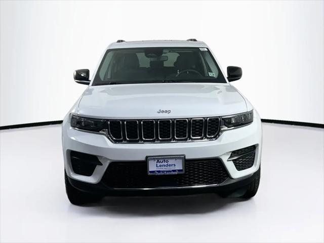 2023 Jeep Grand Cherokee Laredo 4x4
