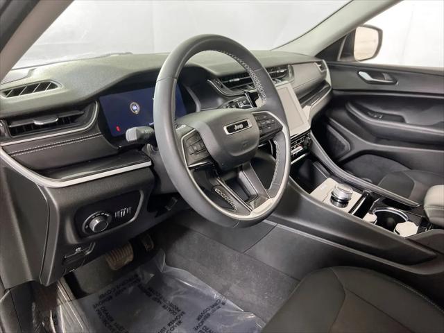 2023 Jeep Grand Cherokee Laredo 4x4