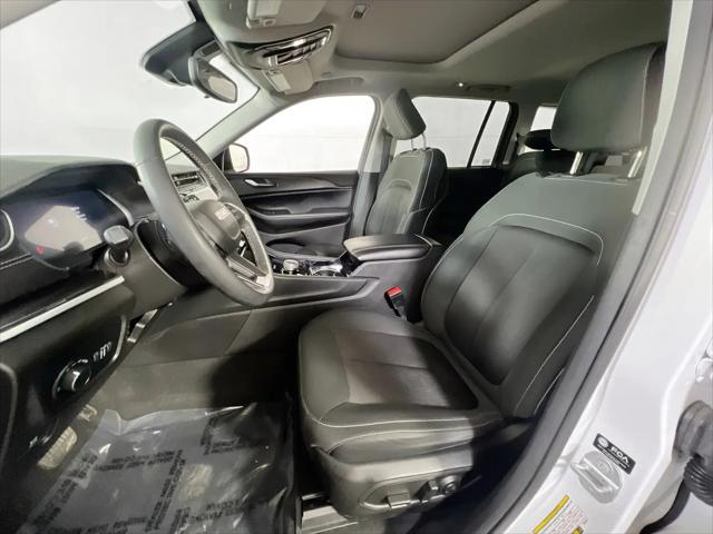2023 Jeep Grand Cherokee Laredo 4x4