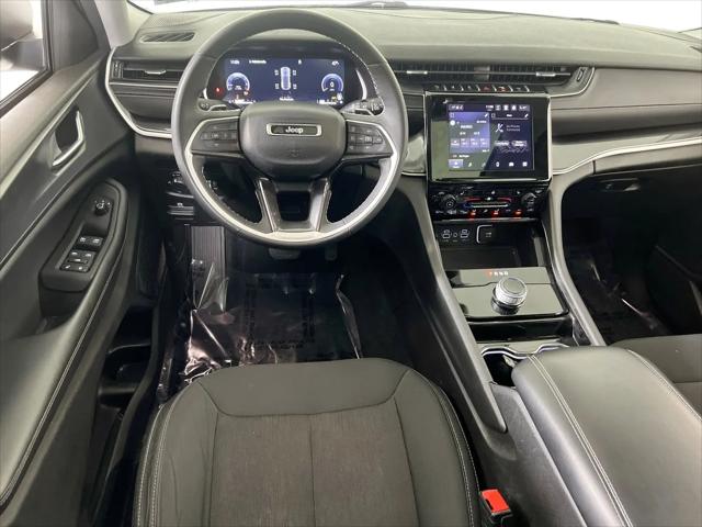 2023 Jeep Grand Cherokee Laredo 4x4