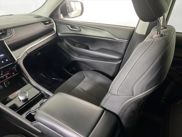 2023 Jeep Grand Cherokee Laredo 4x4
