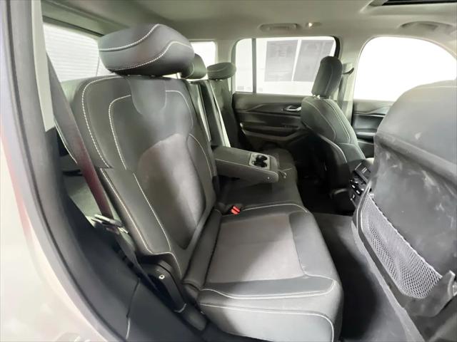 2023 Jeep Grand Cherokee Laredo 4x4