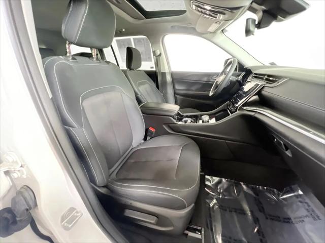 2023 Jeep Grand Cherokee Laredo 4x4