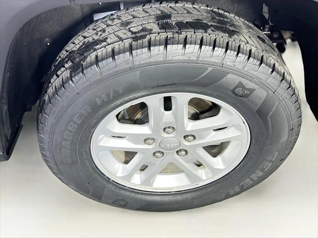 2023 Jeep Grand Cherokee Laredo 4x4