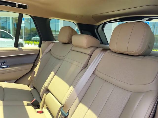 2026 Land Rover Range Rover P550e SE