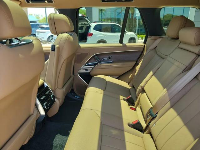 2026 Land Rover Range Rover P550e SE