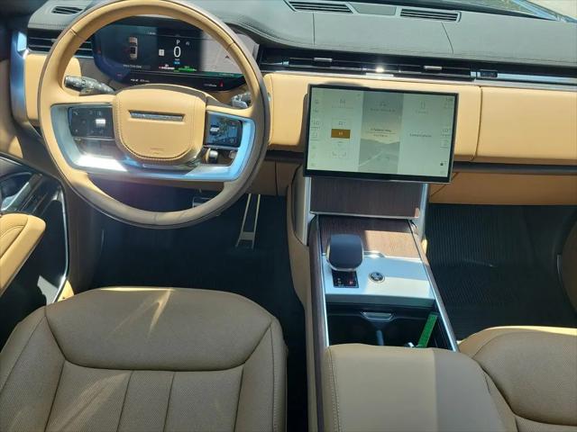 2026 Land Rover Range Rover P550e SE