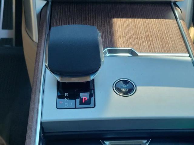 2026 Land Rover Range Rover P550e SE