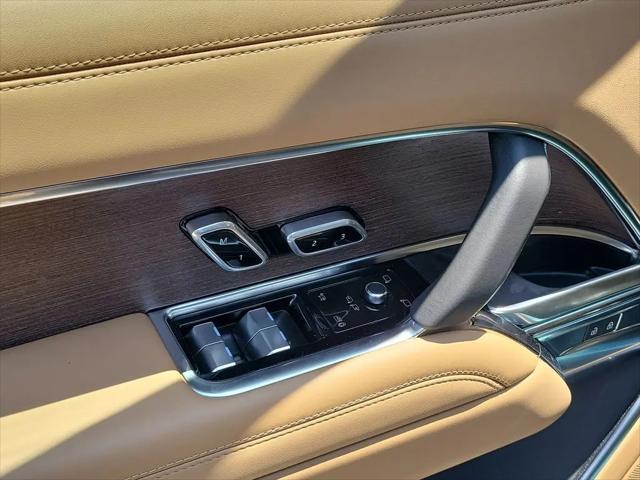 2026 Land Rover Range Rover P550e SE