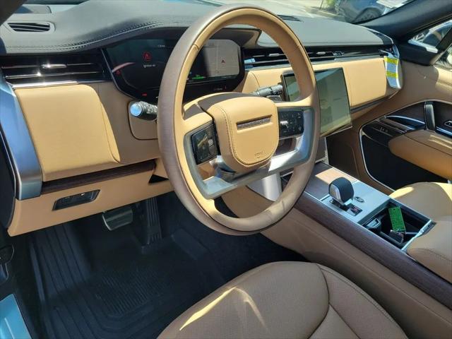 2026 Land Rover Range Rover P550e SE