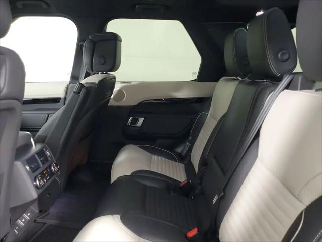 2023 Land Rover Discovery P360 Metropolitan Edition