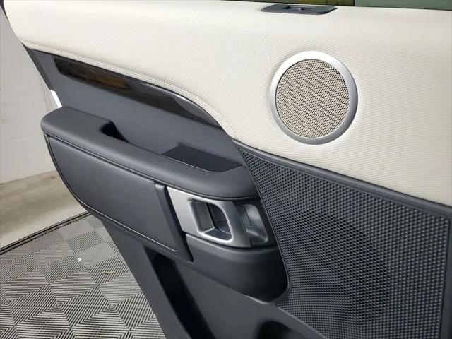 2023 Land Rover Discovery P360 Metropolitan Edition