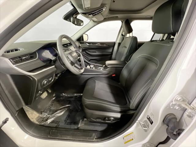 2023 Jeep Grand Cherokee Laredo 4x4