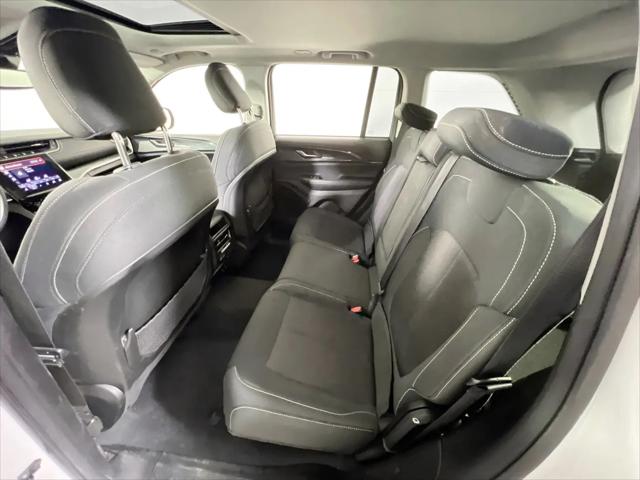 2023 Jeep Grand Cherokee Laredo 4x4