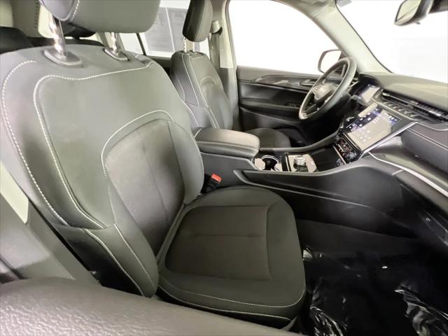 2023 Jeep Grand Cherokee Laredo 4x4