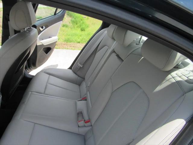 2022 Genesis G70 2.0T RWD