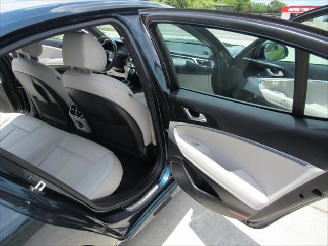 2022 Genesis G70 2.0T RWD