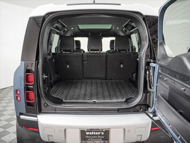 2022 Land Rover Defender 110 SE
