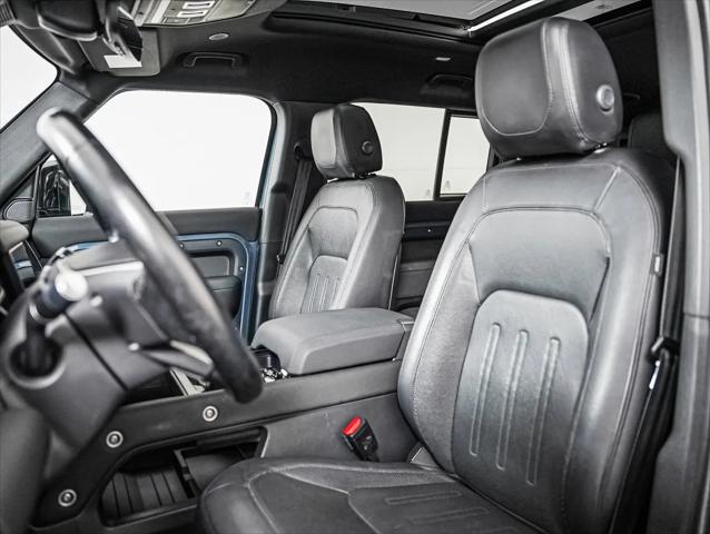 2022 Land Rover Defender 110 SE