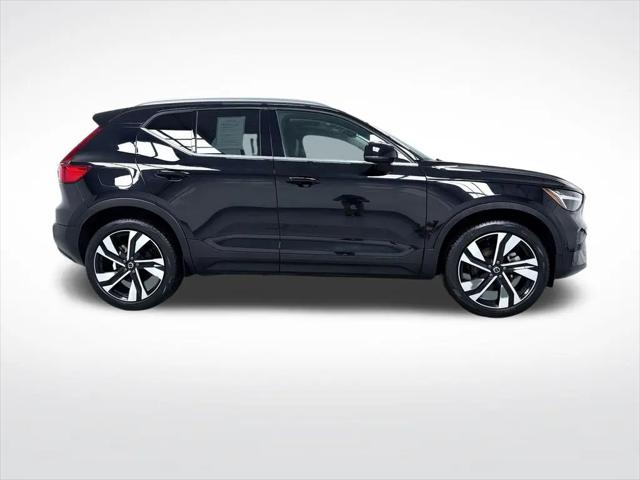 2024 Volvo XC40 B5 Plus Bright Theme