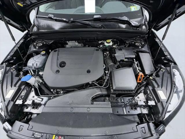 2024 Volvo XC40 B5 Plus Bright Theme