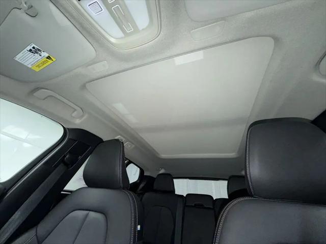 2024 Volvo XC40 B5 Plus Bright Theme