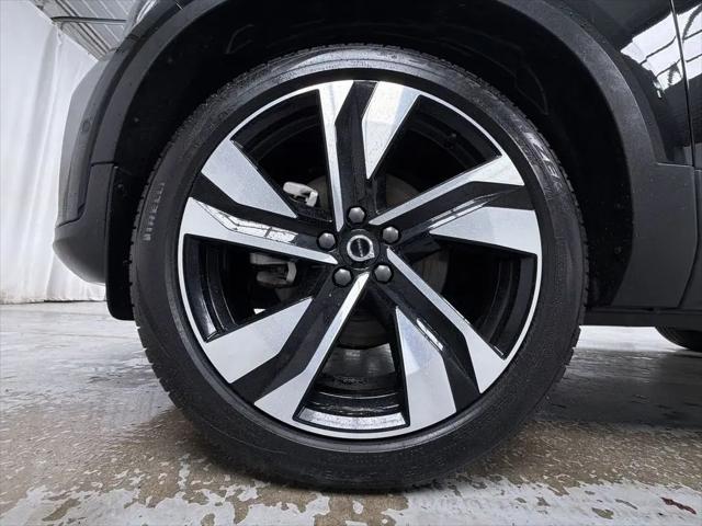 2024 Volvo XC40 B5 Plus Bright Theme