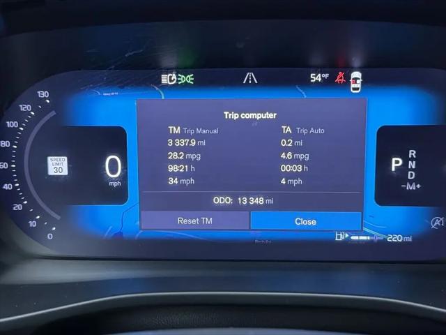 2024 Volvo XC40 B5 Plus Bright Theme