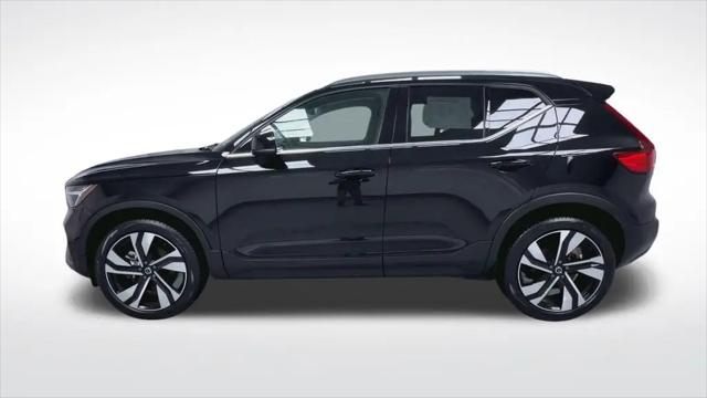 2024 Volvo XC40 B5 Plus Bright Theme