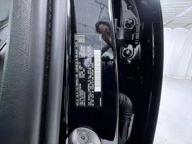 2024 Volvo XC40 B5 Plus Bright Theme