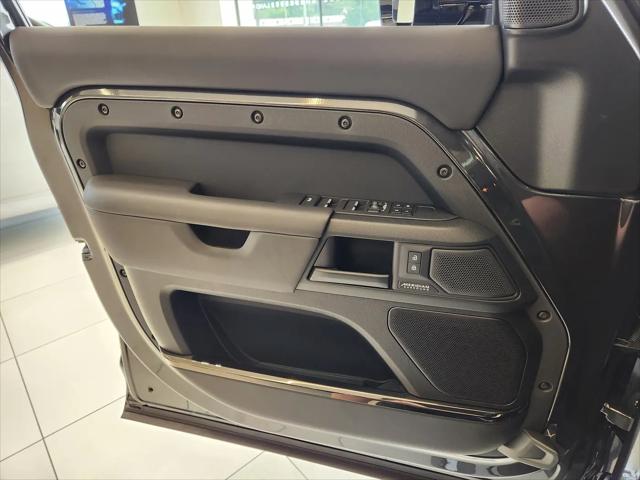 2025 Land Rover Defender P635 OCTA Edition One