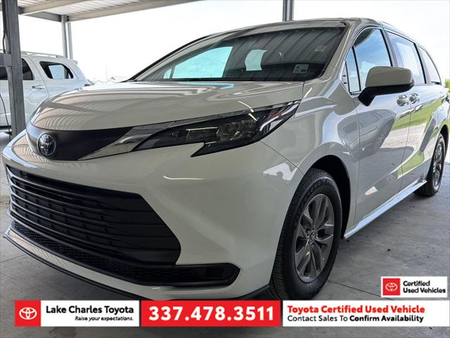 2025 Toyota Sienna LE 8-Passenger Hybrid FWD's photo