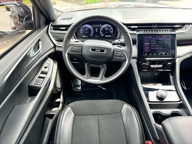 2025 Jeep Grand Cherokee L Altitude 4x2