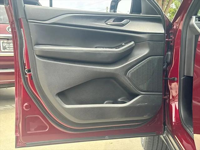 2025 Jeep Grand Cherokee L Altitude 4x2