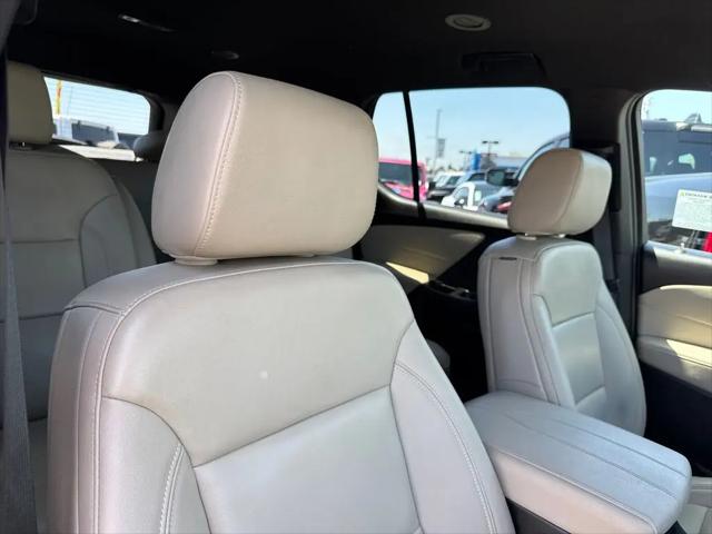 2022 Chevrolet Traverse FWD LT Leather