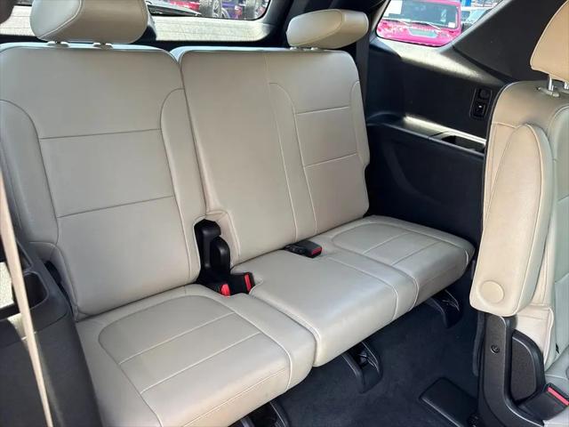 2022 Chevrolet Traverse FWD LT Leather