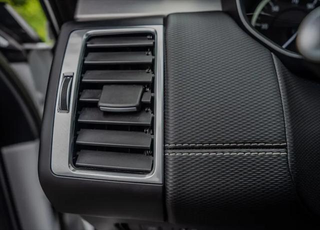 2023 Land Rover Discovery P300 S R-Dynamic