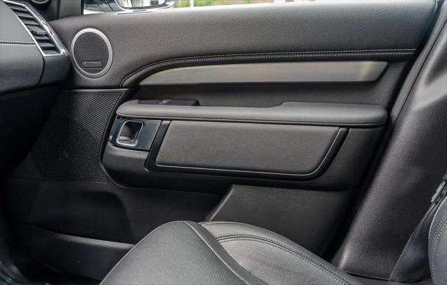 2023 Land Rover Discovery P300 S R-Dynamic