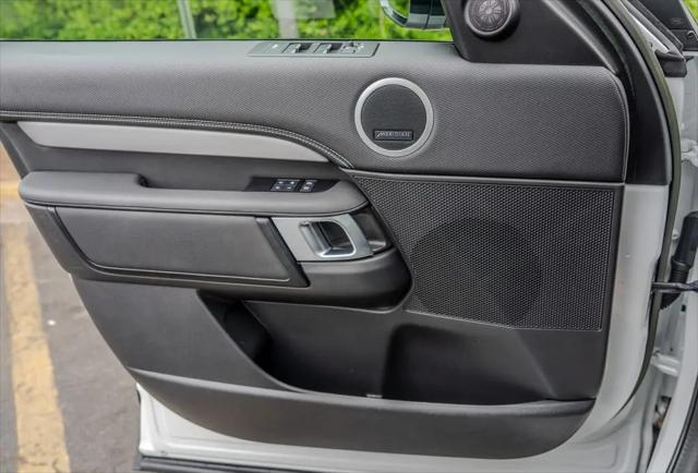 2023 Land Rover Discovery P300 S R-Dynamic