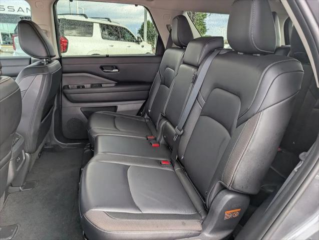2024 Nissan Pathfinder SL FWD
