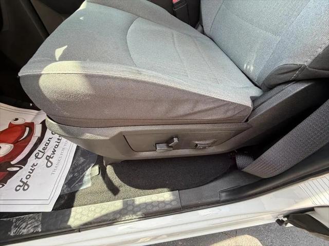 2023 Ram 1500 Classic SLT Crew Cab 4x4 5'7" Box